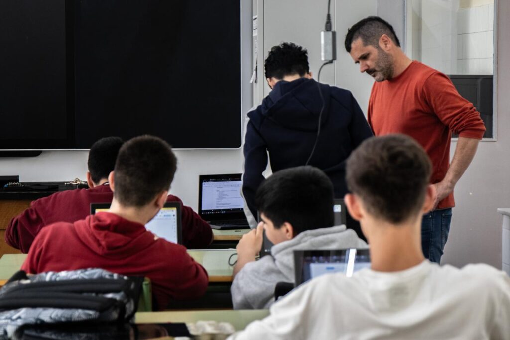 La eterna deuda con el profesorado: un Estatuto Docente y un Cuerpo único para dignificar la enseñanza pública