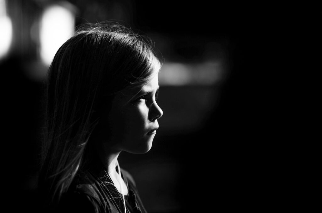 Chica en blanco y negro