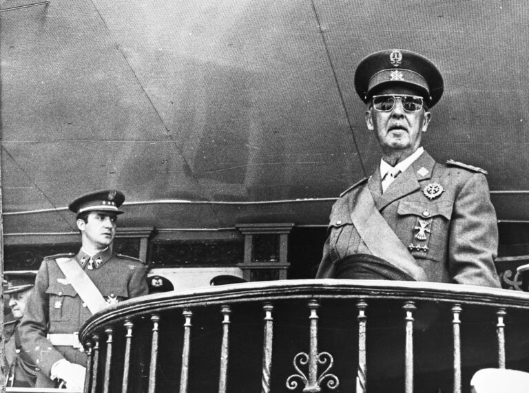 AnálisisMedio siglo de la muerte de Franco: cómo explicar el franquismo a los jóvenes