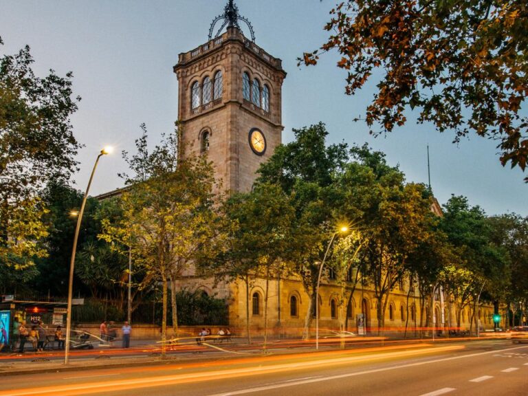 Fachada del edificio histórico de la Universidad de Barcelona