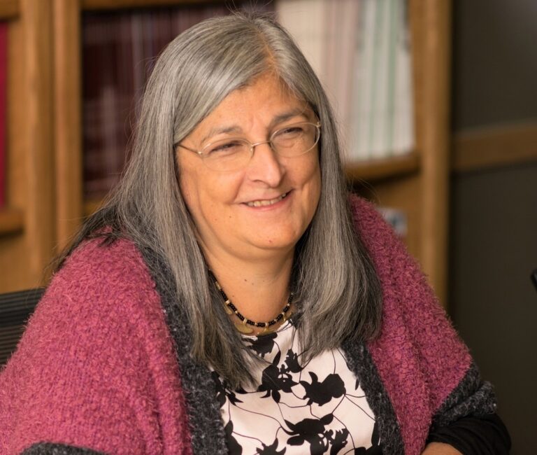 EntrevistaNieves Tapia: “Si seguimos enseñando como hasta ahora, seguirán bajando los rendimientos”