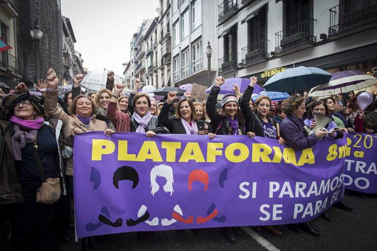 Cabecera de la manifestación del 8M en Granada en 2018 en el contexto de la huelga general feminista convocada bajo el lema Si nosotras paramos, se para el mundo