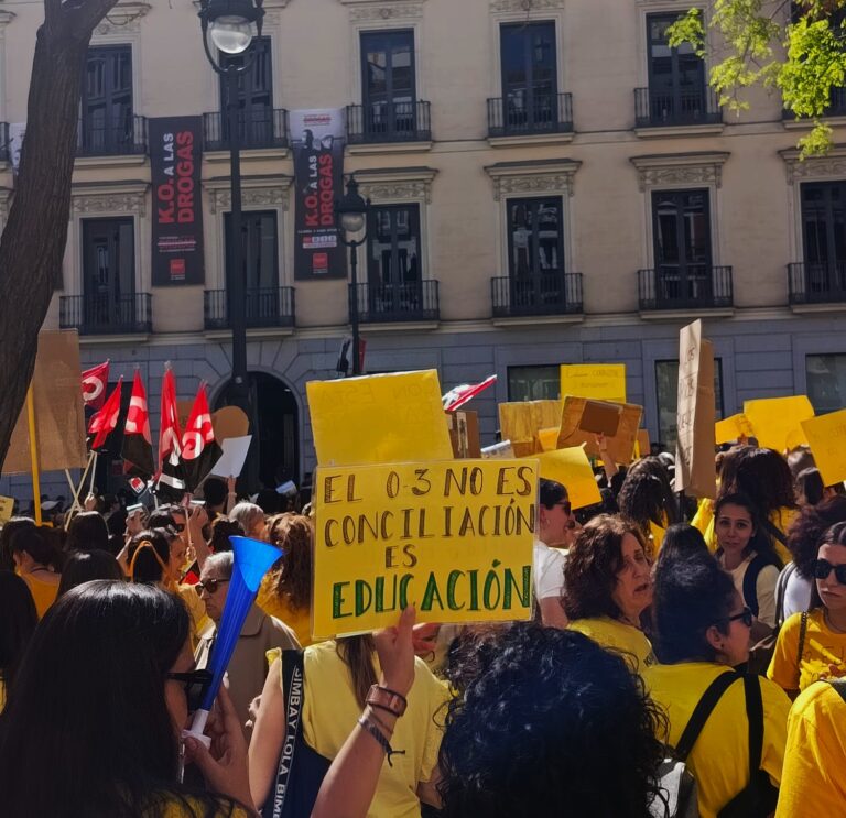 Maestras de educación infantil de la comunidad de Madrid durante una de las varias concentraciones frente a la Consejería de Educación de la Comunidad para reinvindicar mejoras laborales, salariales y de recursos e infraestructuras para el sector.