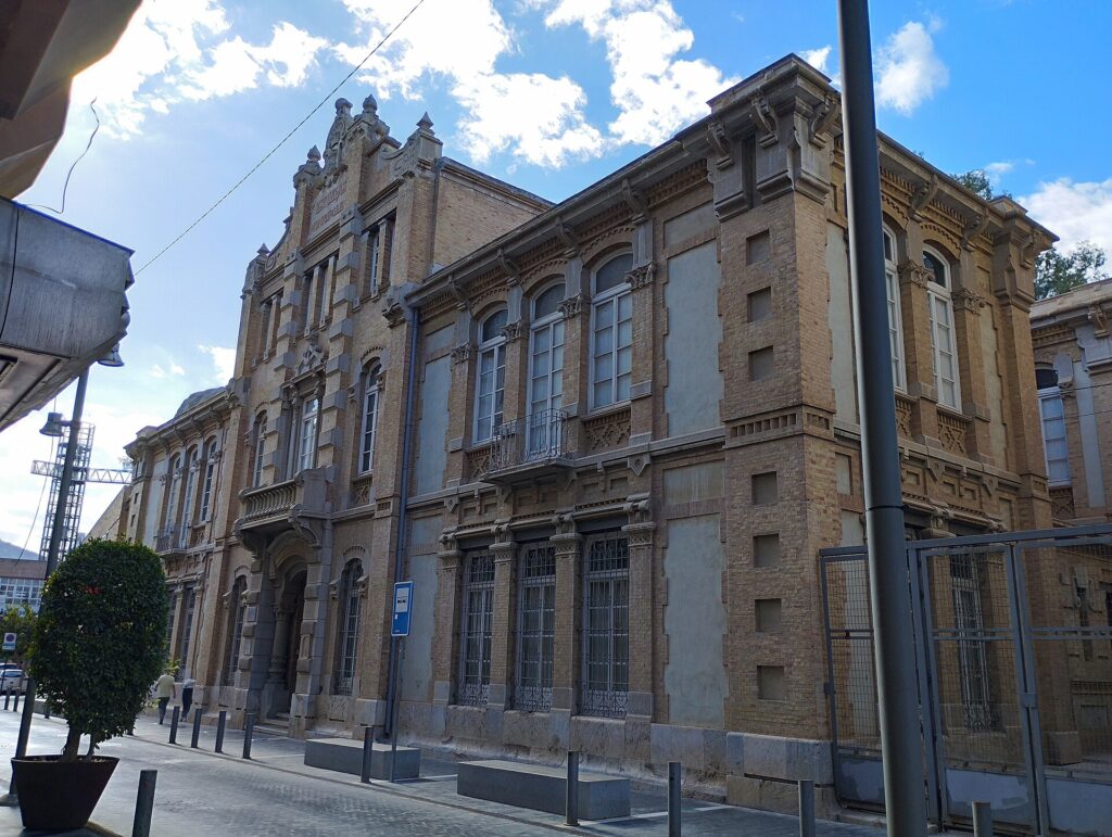 Edificio de las Escuelas Graduadas de Cartagena, las primeras de España