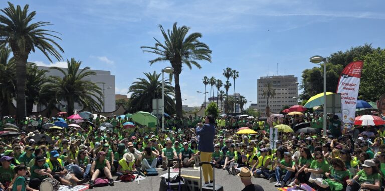 Concentración a las puertas de la Conselleria de Educació valenciana