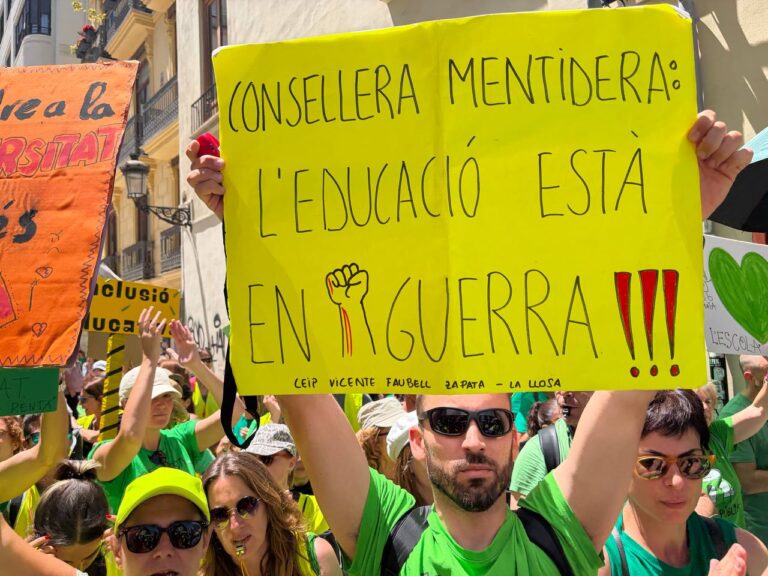 ActualidadCSIF y ANPE se desmarcan de la unidad sindical en Valencia y firman la subida salarial de 200 euros