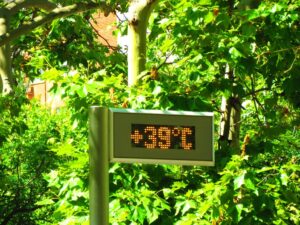39 degrees celsius of temperature in the city Madrid . Spain