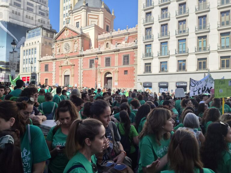 OpiniónNo es por capricho, es por derecho: por qué la educación madrileña está en huelga indefinida Concentración de docentes en huelgga frente a la Consejería de Educación de Madrid